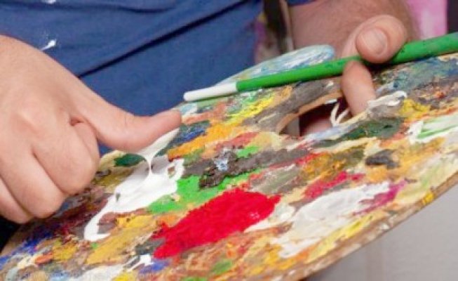 Tabăra internaţională de pictură de la Castelu reuneşte zeci de elevi